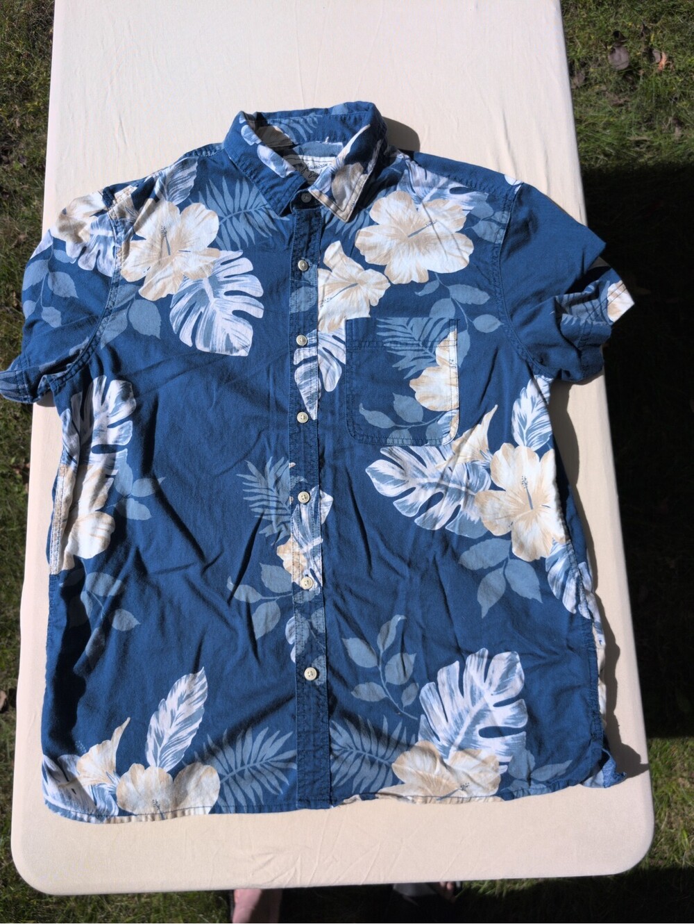 American Eagle Hawaiian Shirt Mens L Navy/White/Beige S/S Button Up Shirt EUC